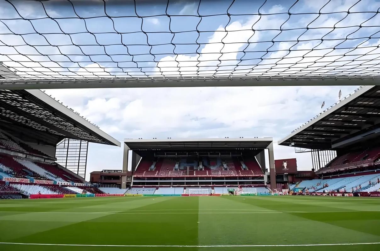 英超联赛周最佳球员：费尔南德斯获得满分10分（费尔南德斯获评英超周最佳，评分满分10分）