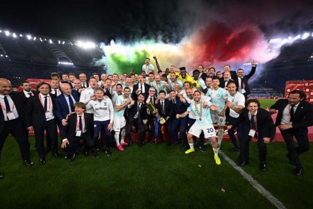 球迷沸腾：这球吹了也太离谱