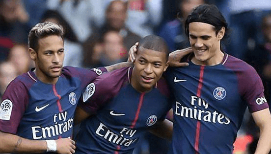 曼联、利物浦近五轮各1胜，英超积分榜曼联积22分，领先利物浦。