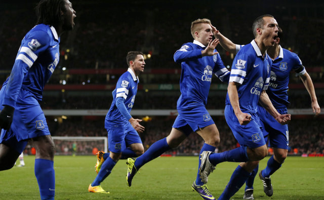 U22国足力克韩国U22，球迷在球员谢场时高喊“雄起”