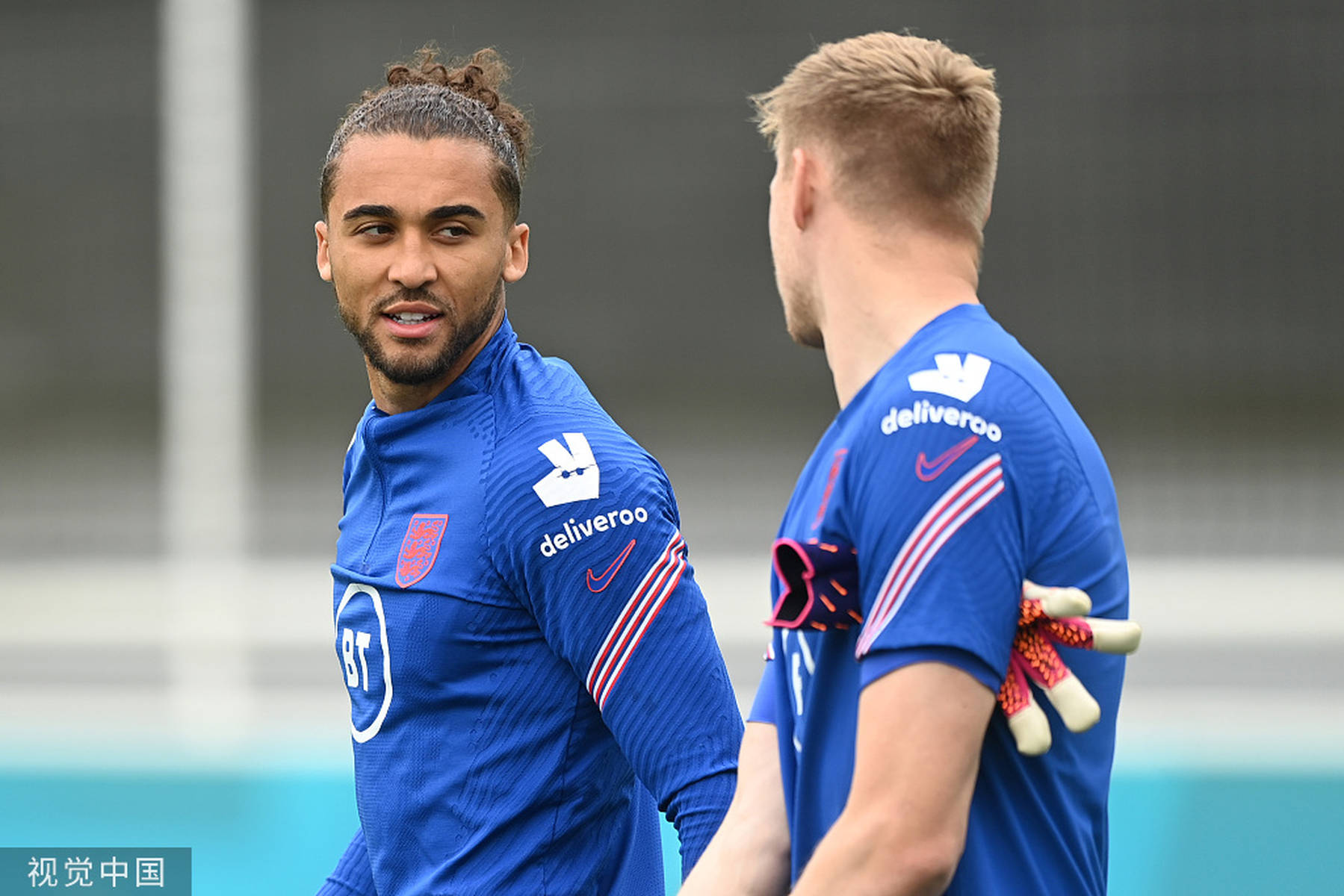 半场战报：海登海姆0-1弗赖堡，曼赞比建功