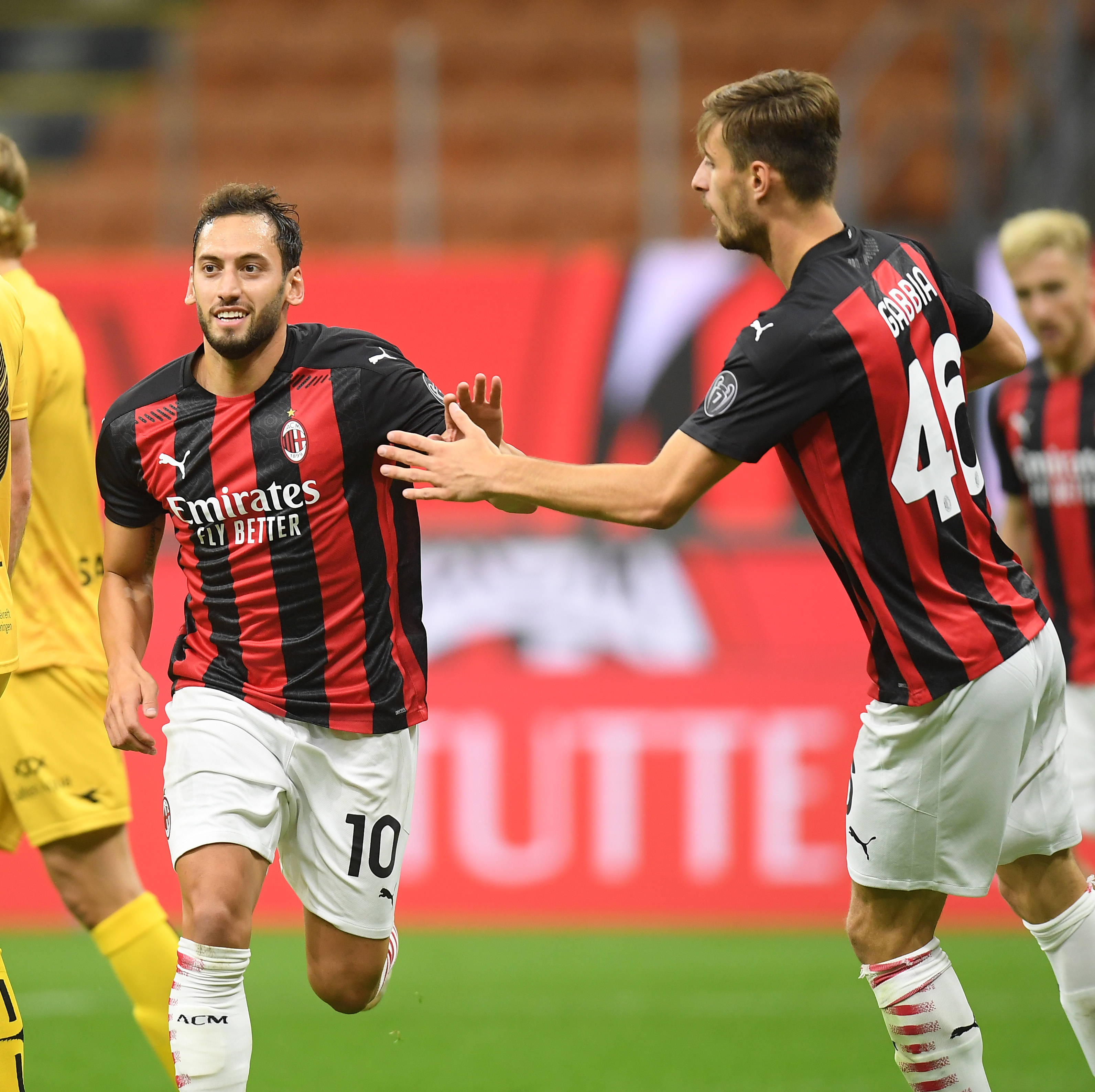 利桑德罗有望火线复出，或进入曼联对阵埃弗顿名单（利桑德罗有望提前回归，或入选曼联战埃弗顿大名单）